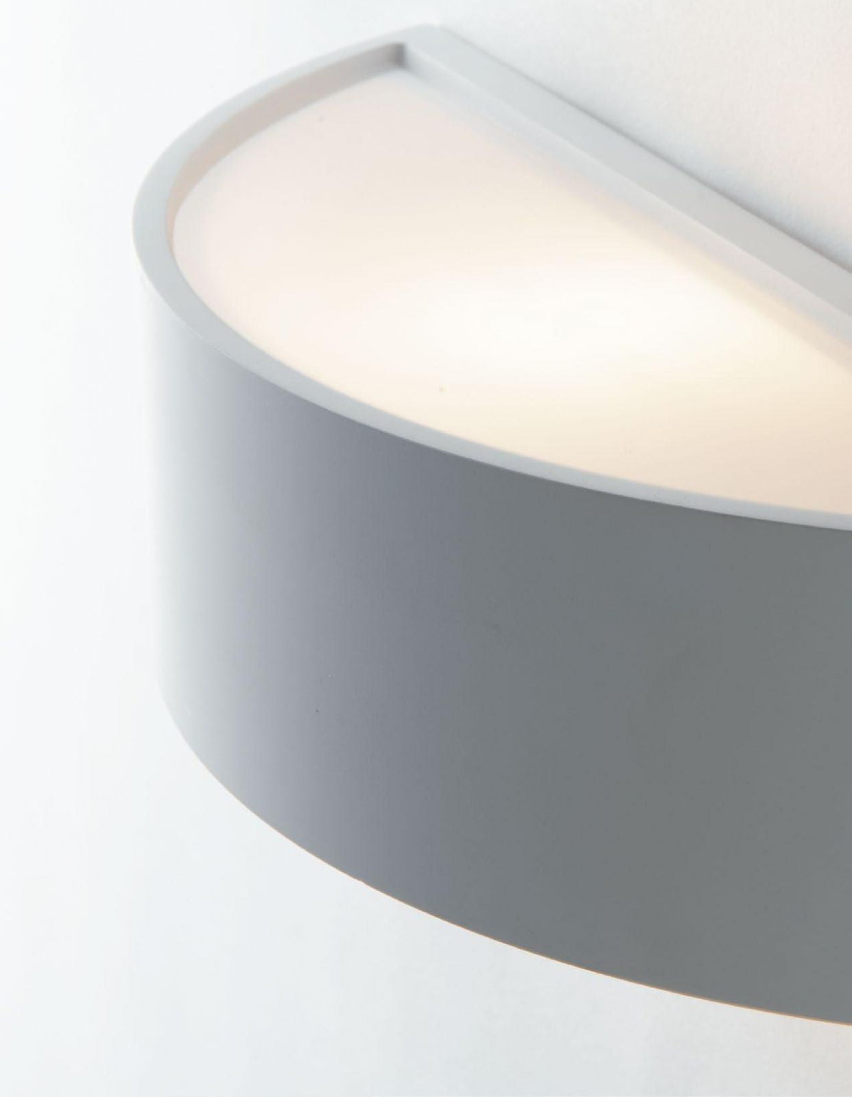 Applique a parete in gesso verniciabile diffusore inferiore in vetro satinato, diffusore superiore in acrilico bianco attacco E14 collezione CORTINA Applique a parete in gesso verniciabile diffusore inferiore in vetro satinato, diffusore superiore in acrilico bianco attacco E14 collezione CORTINA